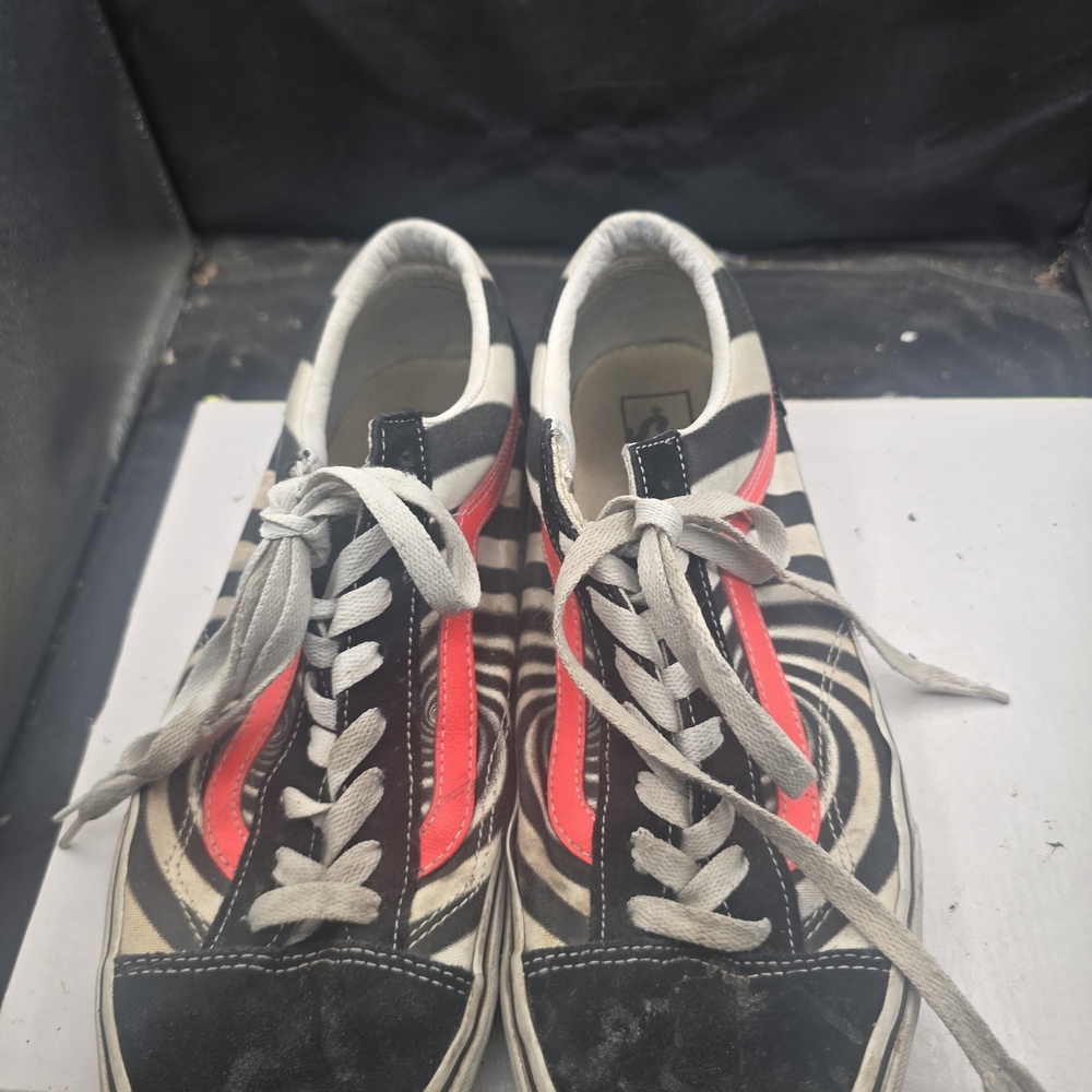 Vans‎ Black and Red Sneakers
